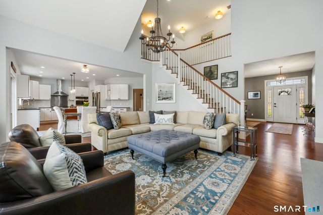4 Red Fox Court, New Fairfield, CT 06812