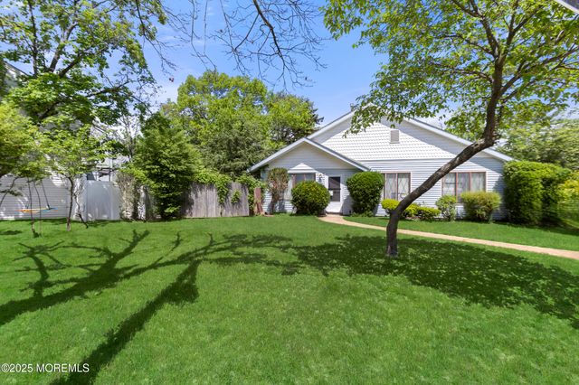 101 Williamsburg Lane, Lakewood, NJ 08701