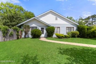 101 Williamsburg Lane, Lakewood, NJ 08701