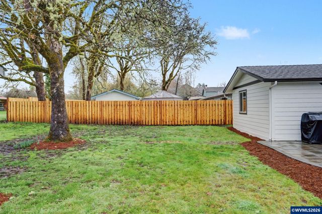 171 NW Douglas St, Dallas, OR 97338