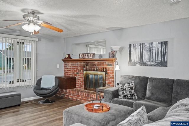 171 NW Douglas St, Dallas, OR 97338