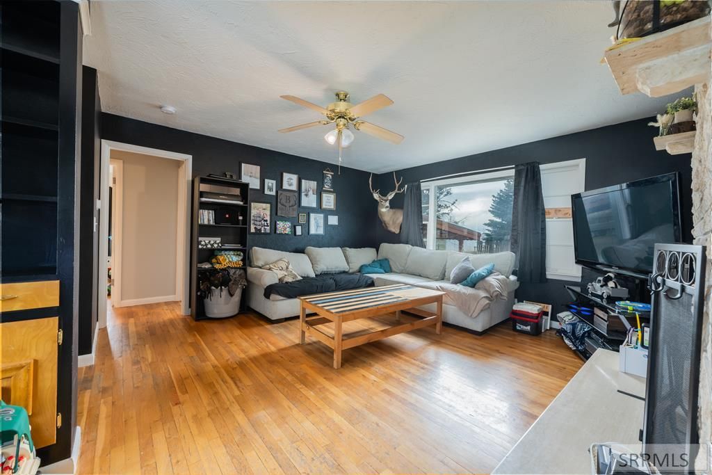 Image 11 of property listing at 343 N Park Avenue, Shelley, ID 83274