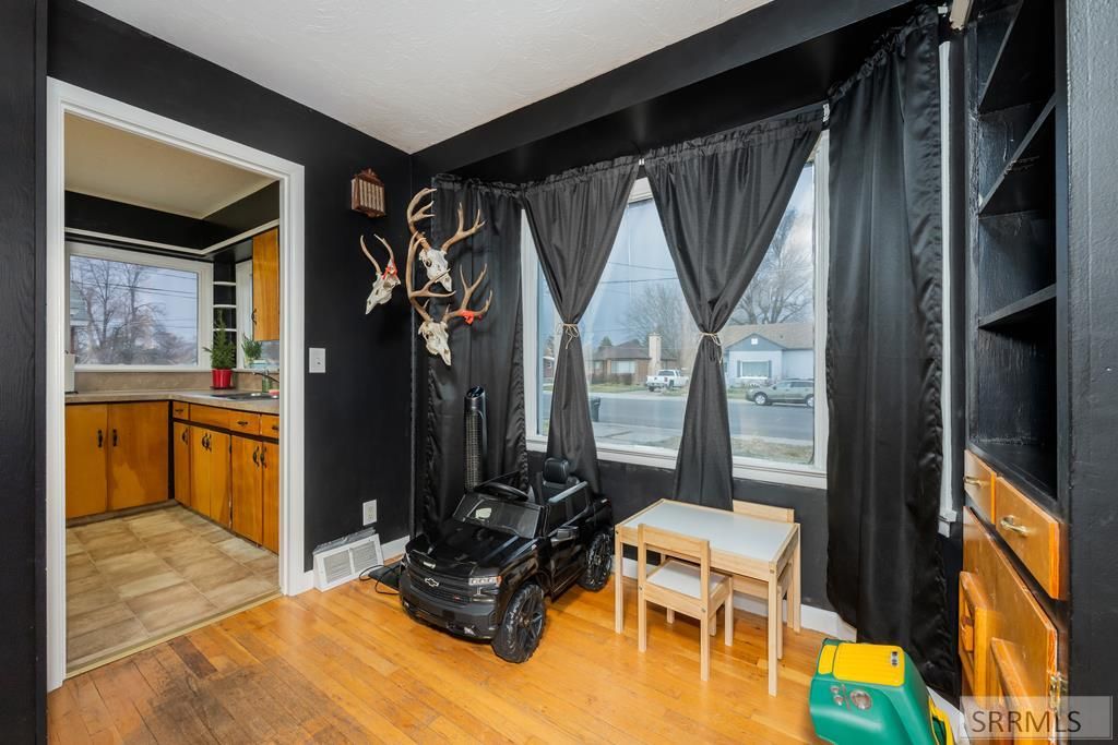 Image 12 of property listing at 343 N Park Avenue, Shelley, ID 83274