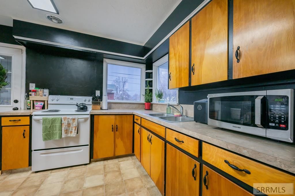 Image 15 of property listing at 343 N Park Avenue, Shelley, ID 83274