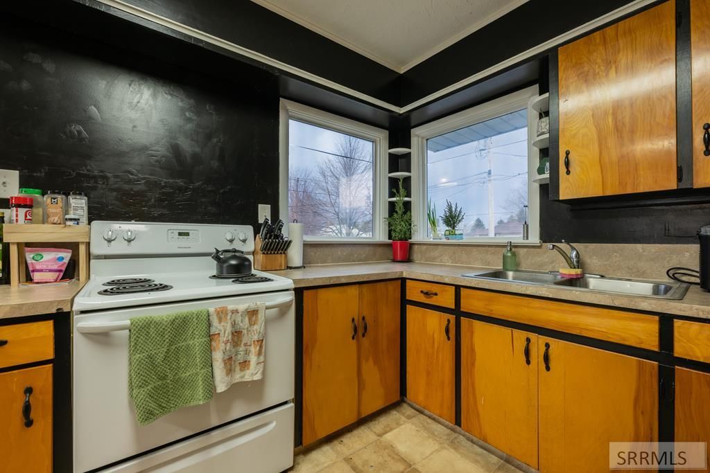 Image 16 of property listing at 343 N Park Avenue, Shelley, ID 83274