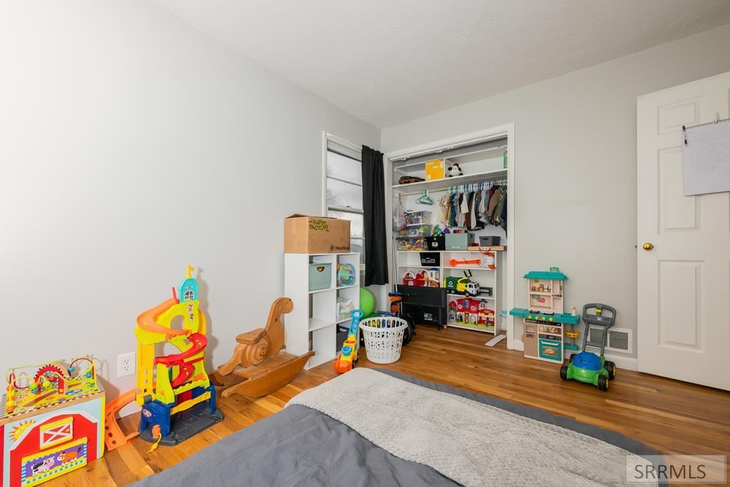 Image 25 of property listing at 343 N Park Avenue, Shelley, ID 83274