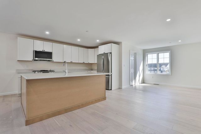 17 Autumn Lane, Raymond, NH 03077