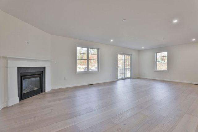 17 Autumn Lane, Raymond, NH 03077