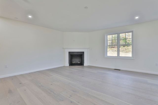 17 Autumn Lane, Raymond, NH 03077