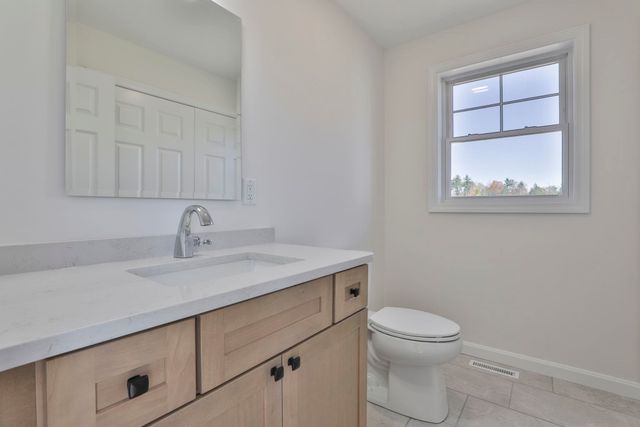 17 Autumn Lane, Raymond, NH 03077