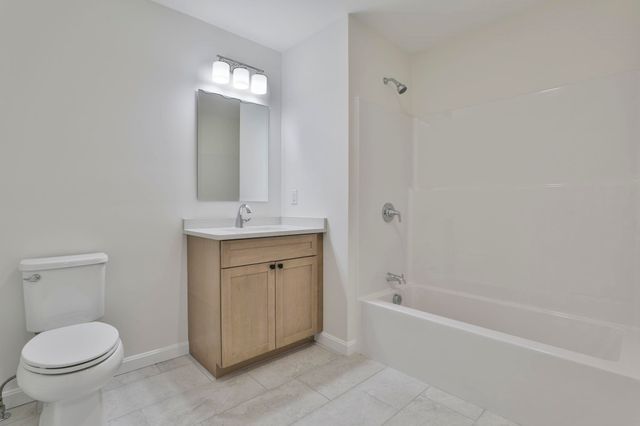 17 Autumn Lane, Raymond, NH 03077