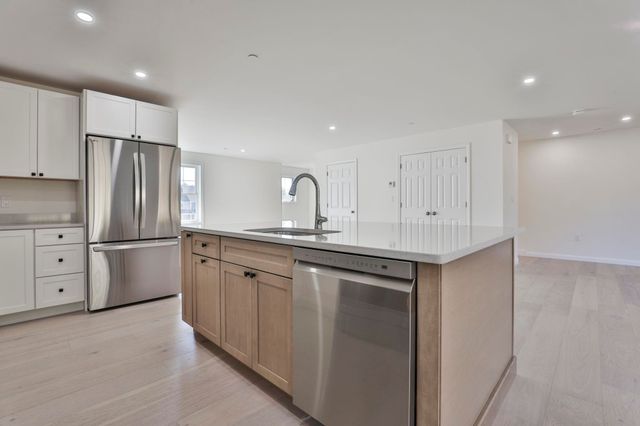 17 Autumn Lane, Raymond, NH 03077