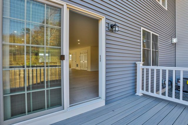 17 Autumn Lane, Raymond, NH 03077