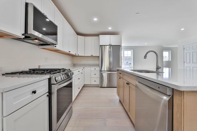 17 Autumn Lane, Raymond, NH 03077