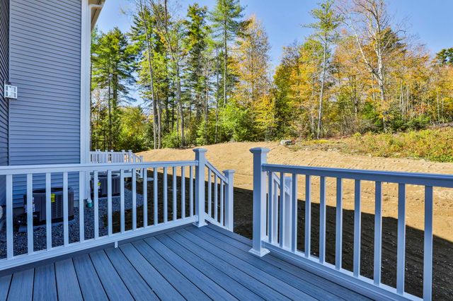 17 Autumn Lane, Raymond, NH 03077