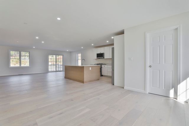 17 Autumn Lane, Raymond, NH 03077