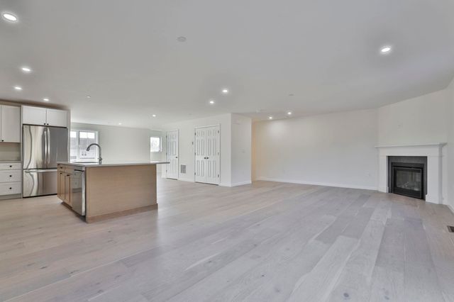 17 Autumn Lane, Raymond, NH 03077