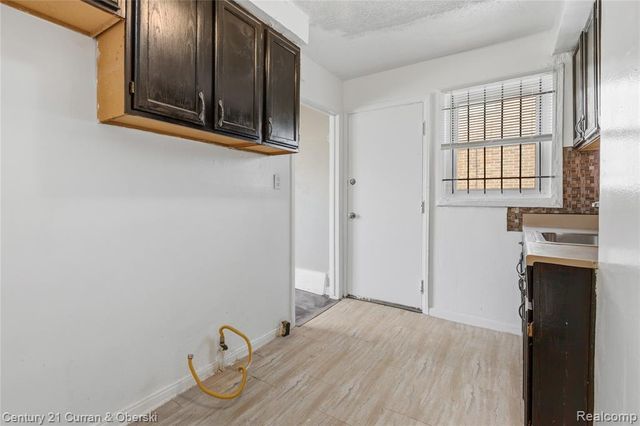9100 Asbury Park, Detroit, MI 48228
