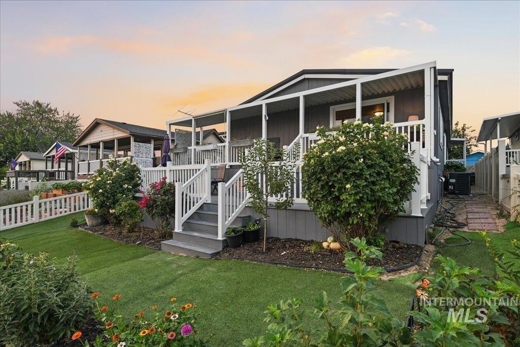 2271 E Blue Lake Ln, Boise, ID 83716 photo 2