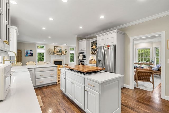 21 Leanne Drive, North Andover, MA 01845