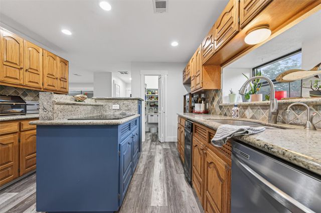 9818 Twin Shores Drive, Willis, TX 77318