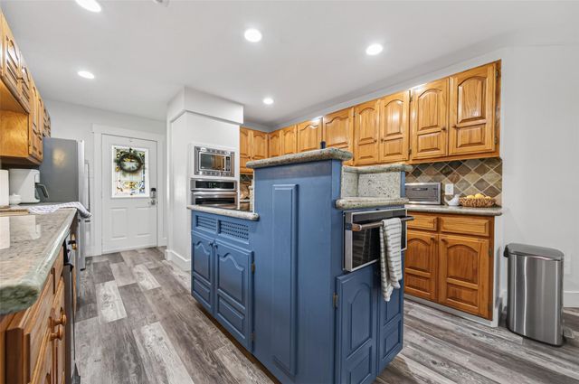 9818 Twin Shores Drive, Willis, TX 77318