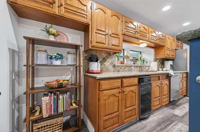 9818 Twin Shores Drive, Willis, TX 77318