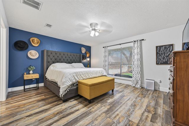 9818 Twin Shores Drive, Willis, TX 77318