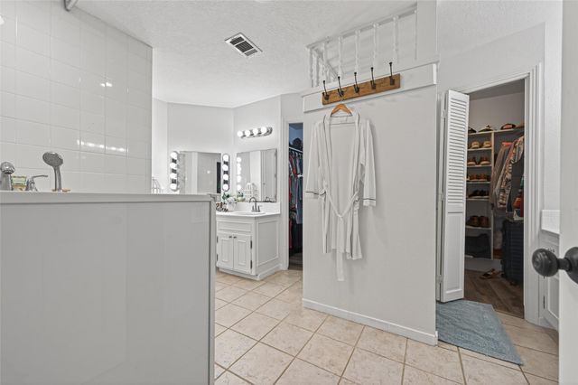 9818 Twin Shores Drive, Willis, TX 77318