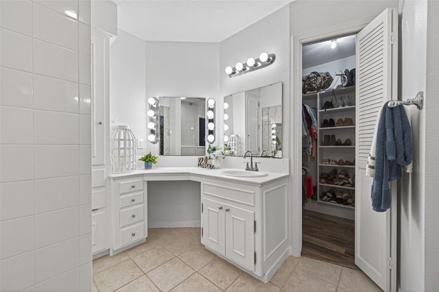 9818 Twin Shores Drive, Willis, TX 77318