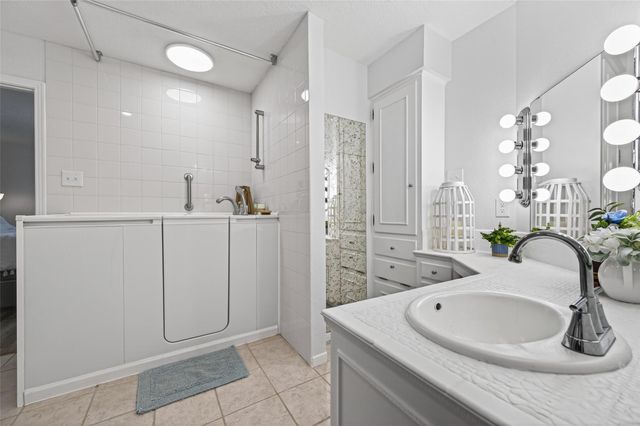 9818 Twin Shores Drive, Willis, TX 77318