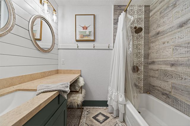 9818 Twin Shores Drive, Willis, TX 77318