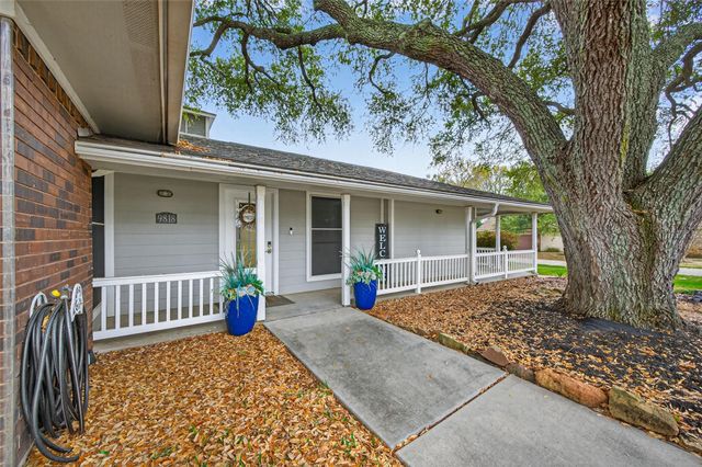 9818 Twin Shores Drive, Willis, TX 77318