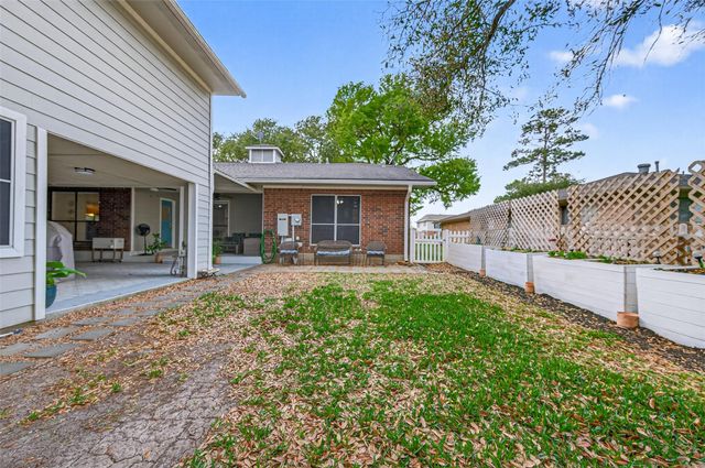 9818 Twin Shores Drive, Willis, TX 77318