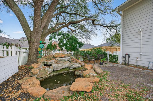 9818 Twin Shores Drive, Willis, TX 77318