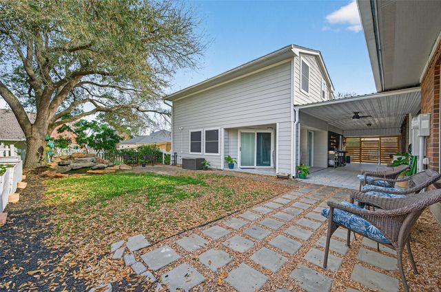 9818 Twin Shores Drive, Willis, TX 77318