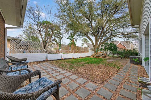 9818 Twin Shores Drive, Willis, TX 77318