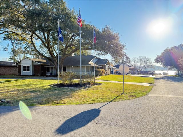 9818 Twin Shores Drive, Willis, TX 77318