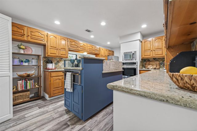 9818 Twin Shores Drive, Willis, TX 77318