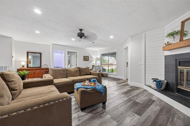 9818 Twin Shores Drive, Willis, TX 77318