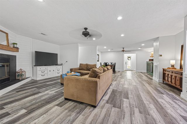 9818 Twin Shores Drive, Willis, TX 77318