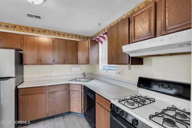 46 Lane Court, Old Bridge, NJ 08857