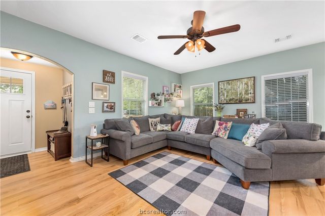 112 Rebecca Street, Bryan, TX 77801