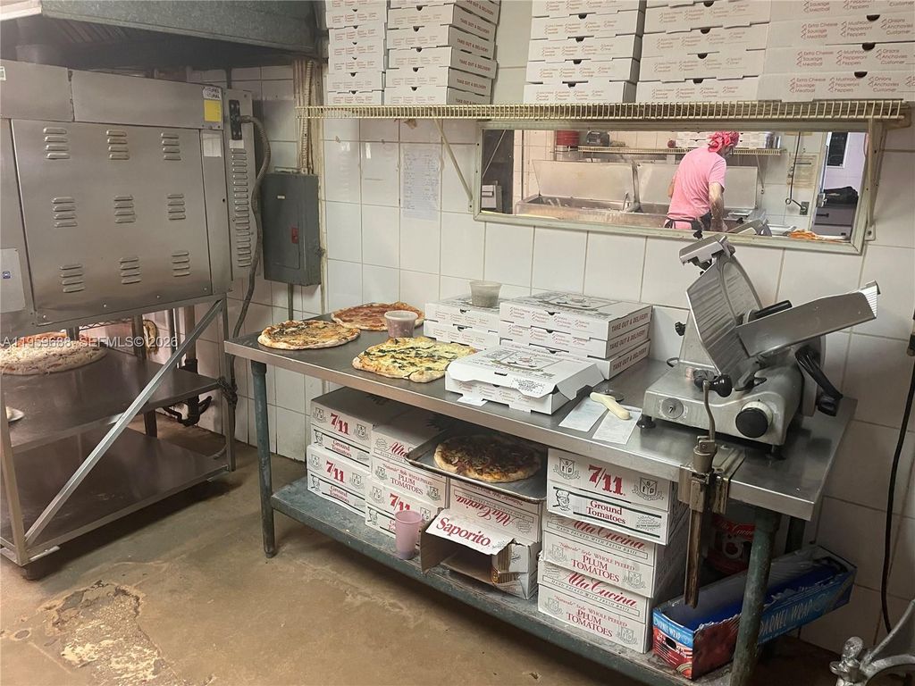 W west dixie, North Miami Beach, FL 33160