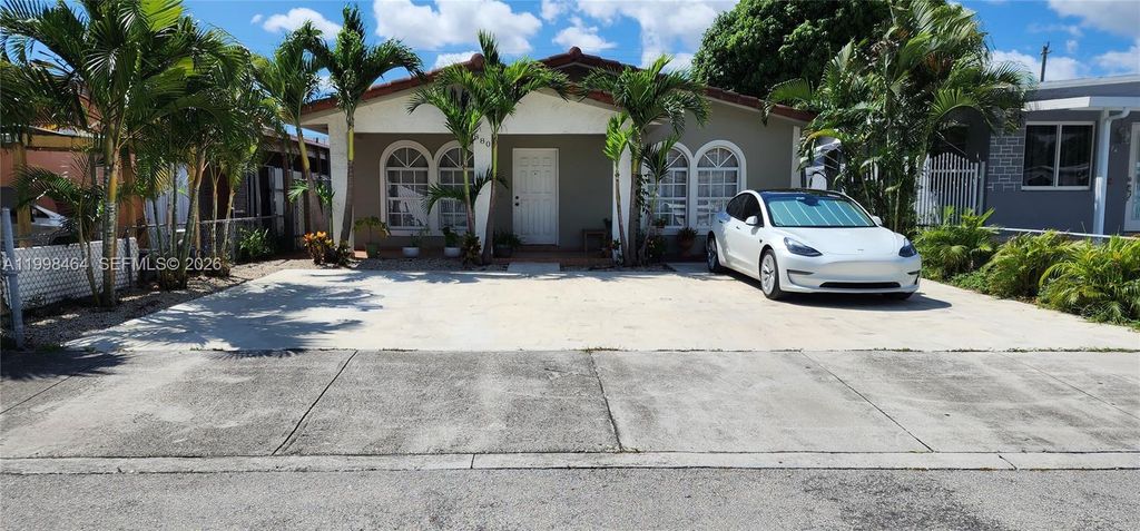 880 E 26th Street, Hialeah, FL 33013
