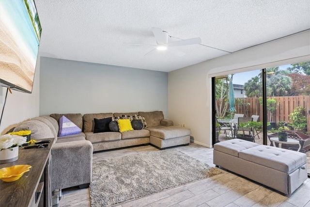 1170 6th Avenue 11D, Vero Beach, FL 32960