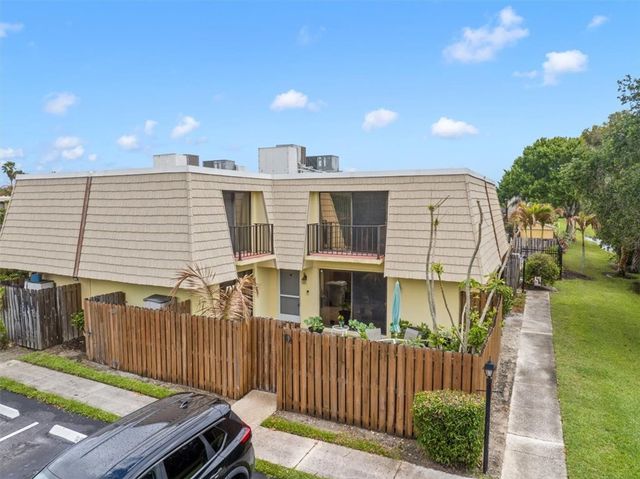 1170 6th Avenue 11D, Vero Beach, FL 32960