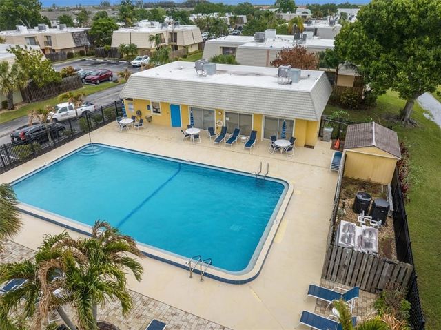 1170 6th Avenue 11D, Vero Beach, FL 32960