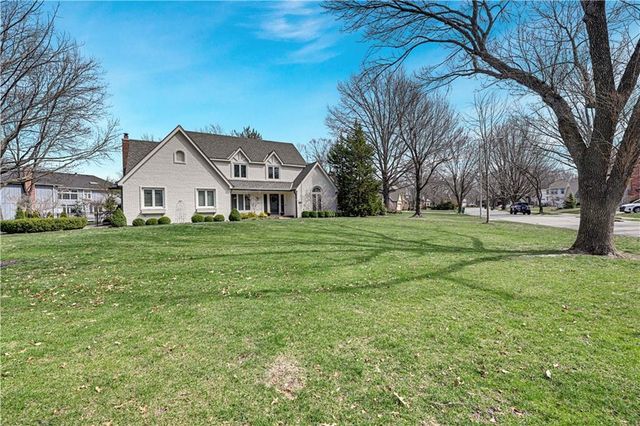 12321 Fairway Road, Leawood, KS 66209