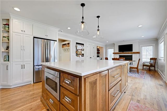 12321 Fairway Road, Leawood, KS 66209